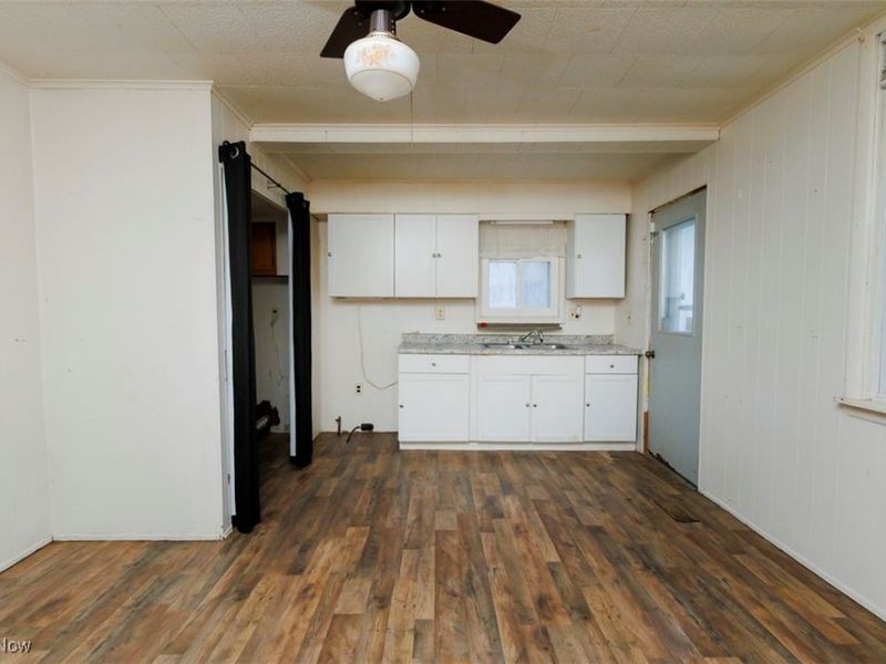 113 E 4th Street, Uhrichsville, OH 44683 Photo 2