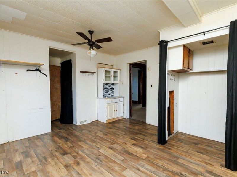 113 E 4th Street, Uhrichsville, OH 44683 Photo 3