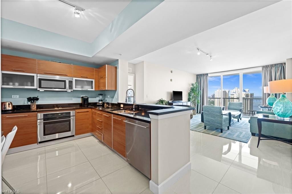 3000 Oasis Grand Blvd, Unit 2402, Fort Myers, FL 33916 Photo