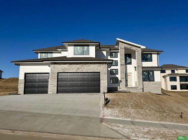 10952 S 101st Street, Papillion, NE 68046