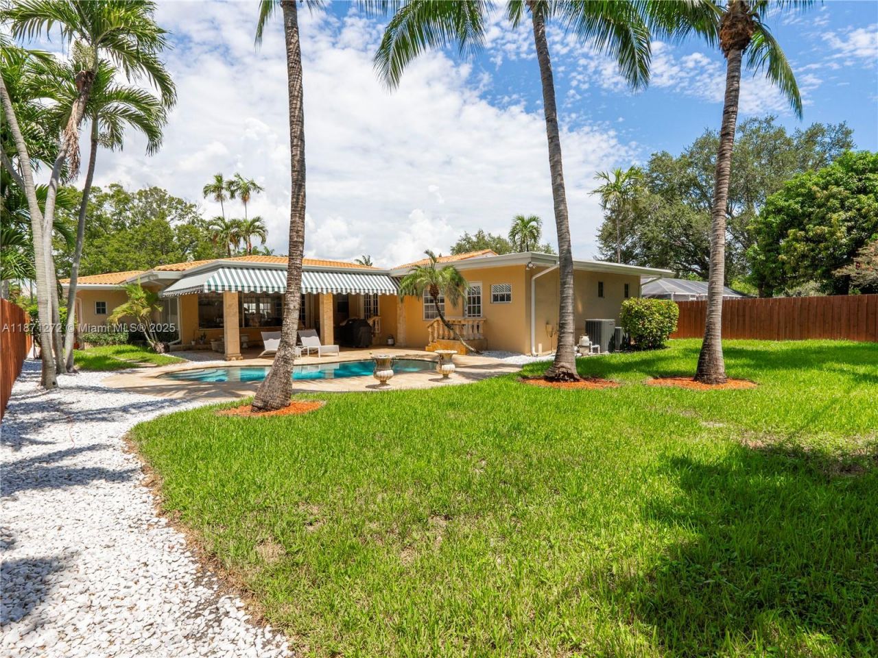 3001 S Miami Ave, Miami, FL 33129 Photo