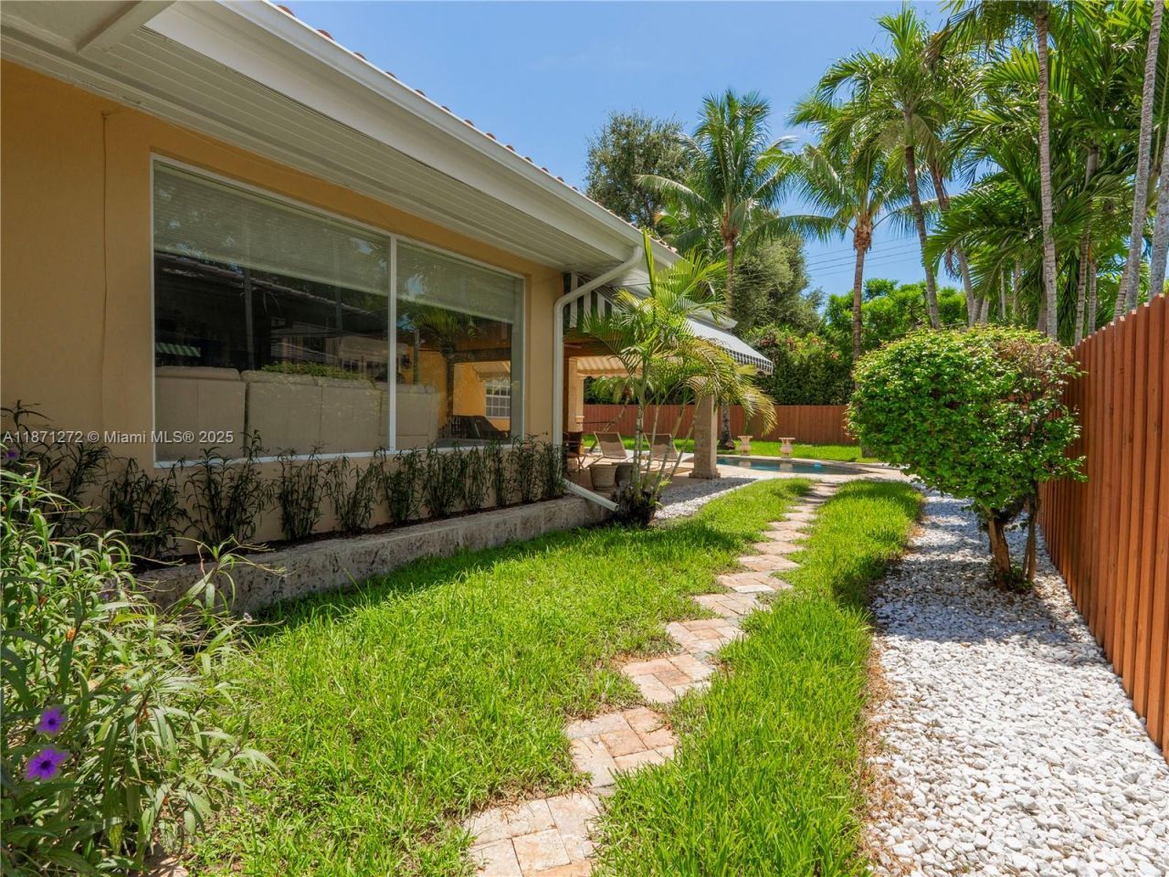 3001 S Miami Ave, Miami, FL 33129 Photo