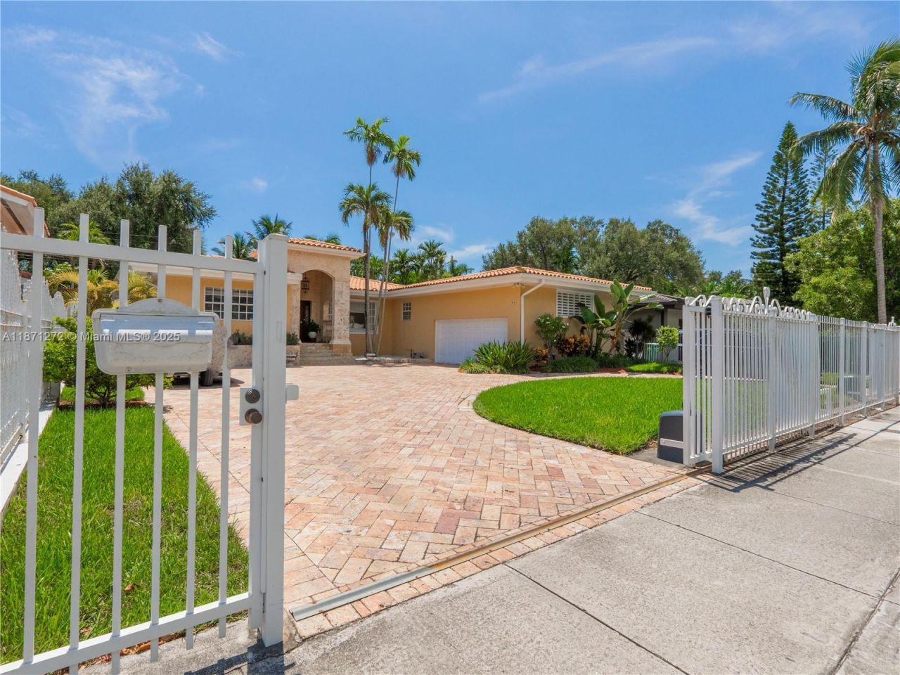 3001 S Miami Ave, Miami, FL 33129 Photo