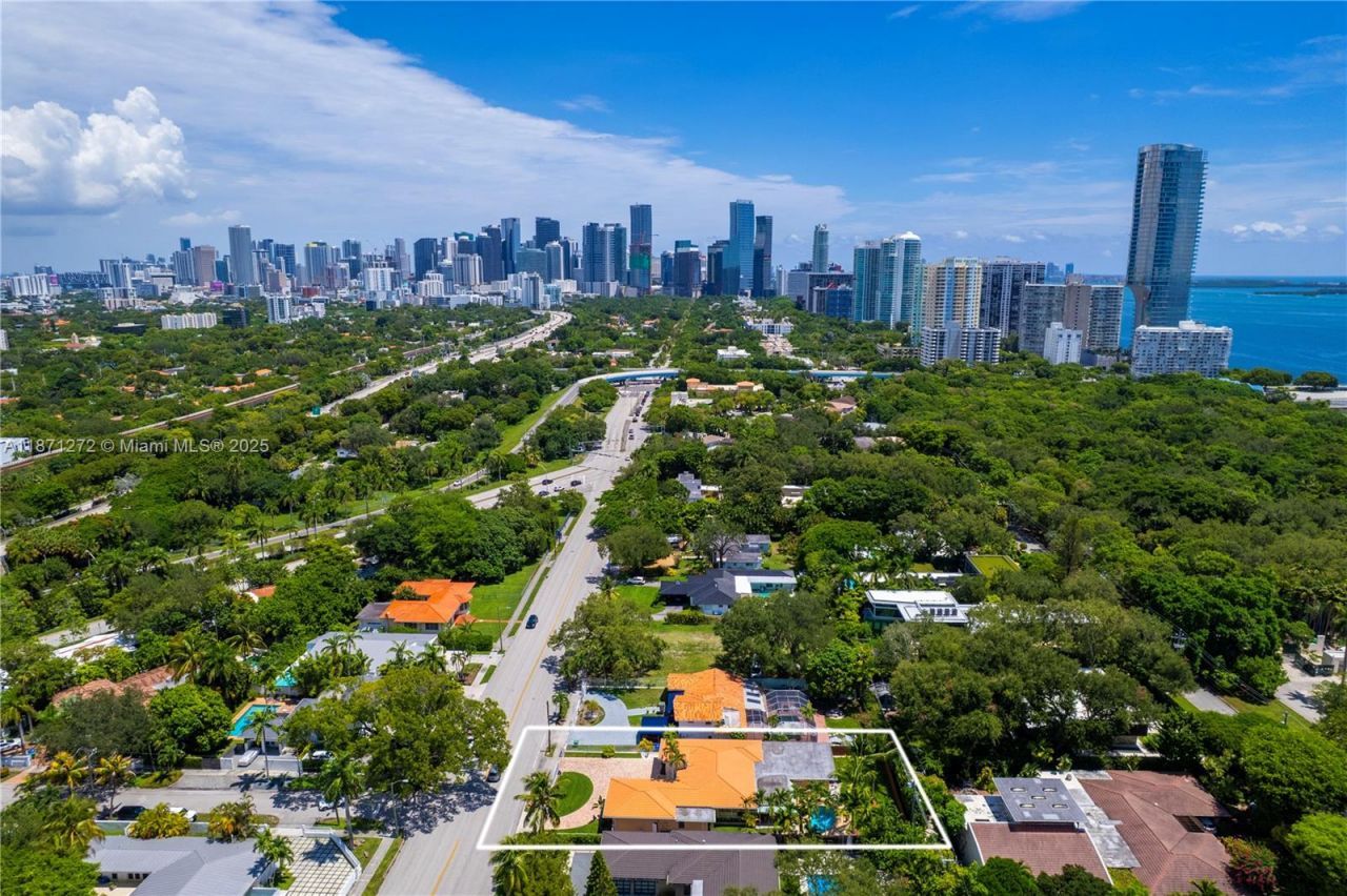 3001 S Miami Ave, Miami, FL 33129 Photo