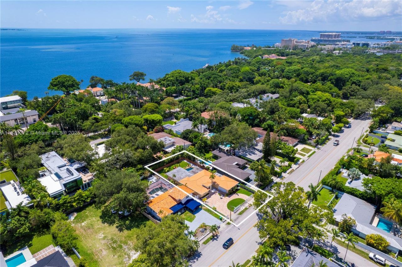 3001 S Miami Ave, Miami, FL 33129 Photo