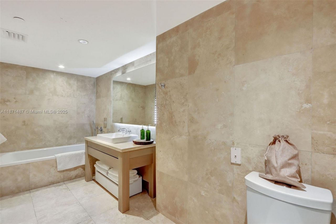 102 24th St, Unit 1213, Miami Beach, FL 33139 Photo