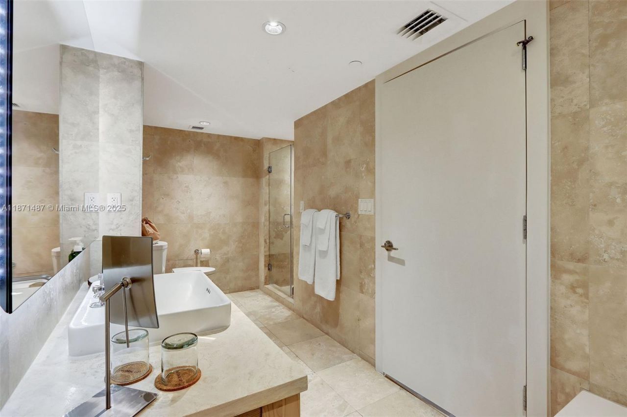 102 24th St, Unit 1213, Miami Beach, FL 33139 Photo