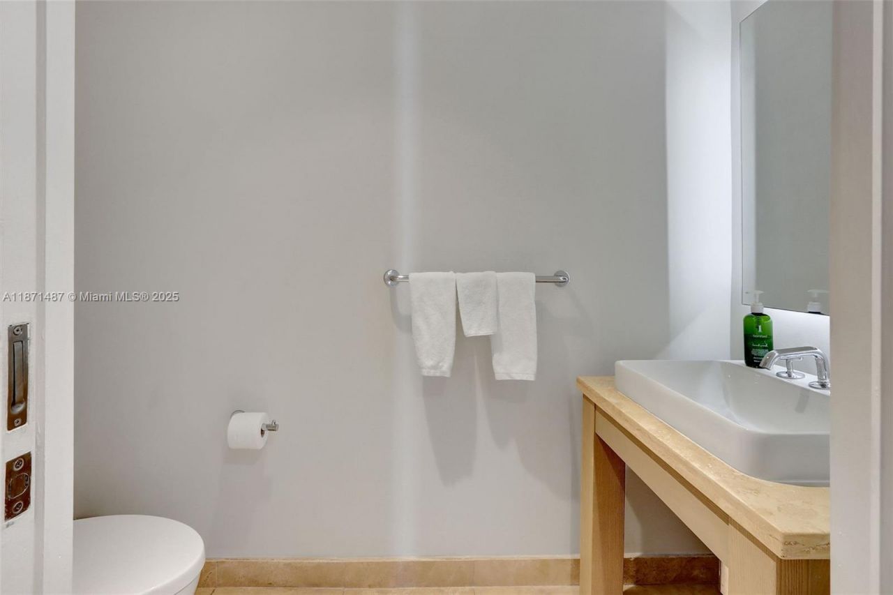 102 24th St, Unit 1213, Miami Beach, FL 33139 Photo