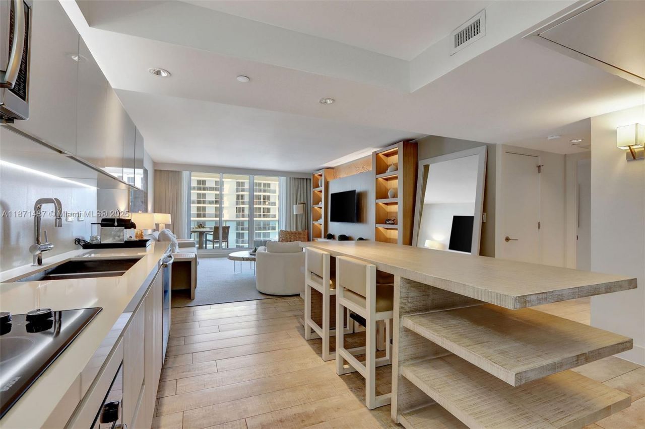 102 24th St, Unit 1213, Miami Beach, FL 33139 Photo