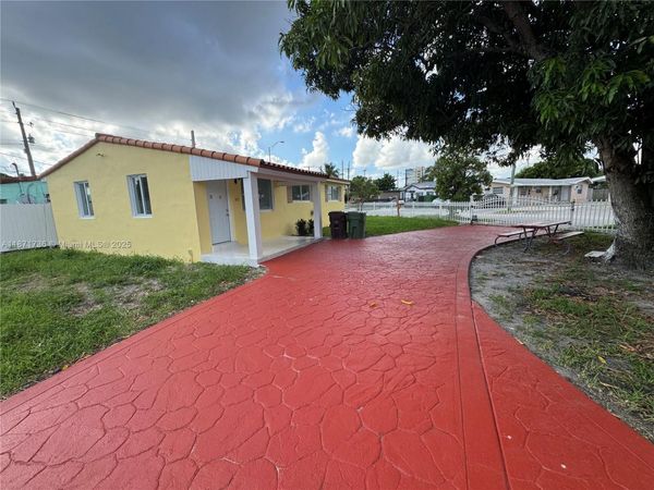 685 SE Park Dr, Hialeah, FL 33010