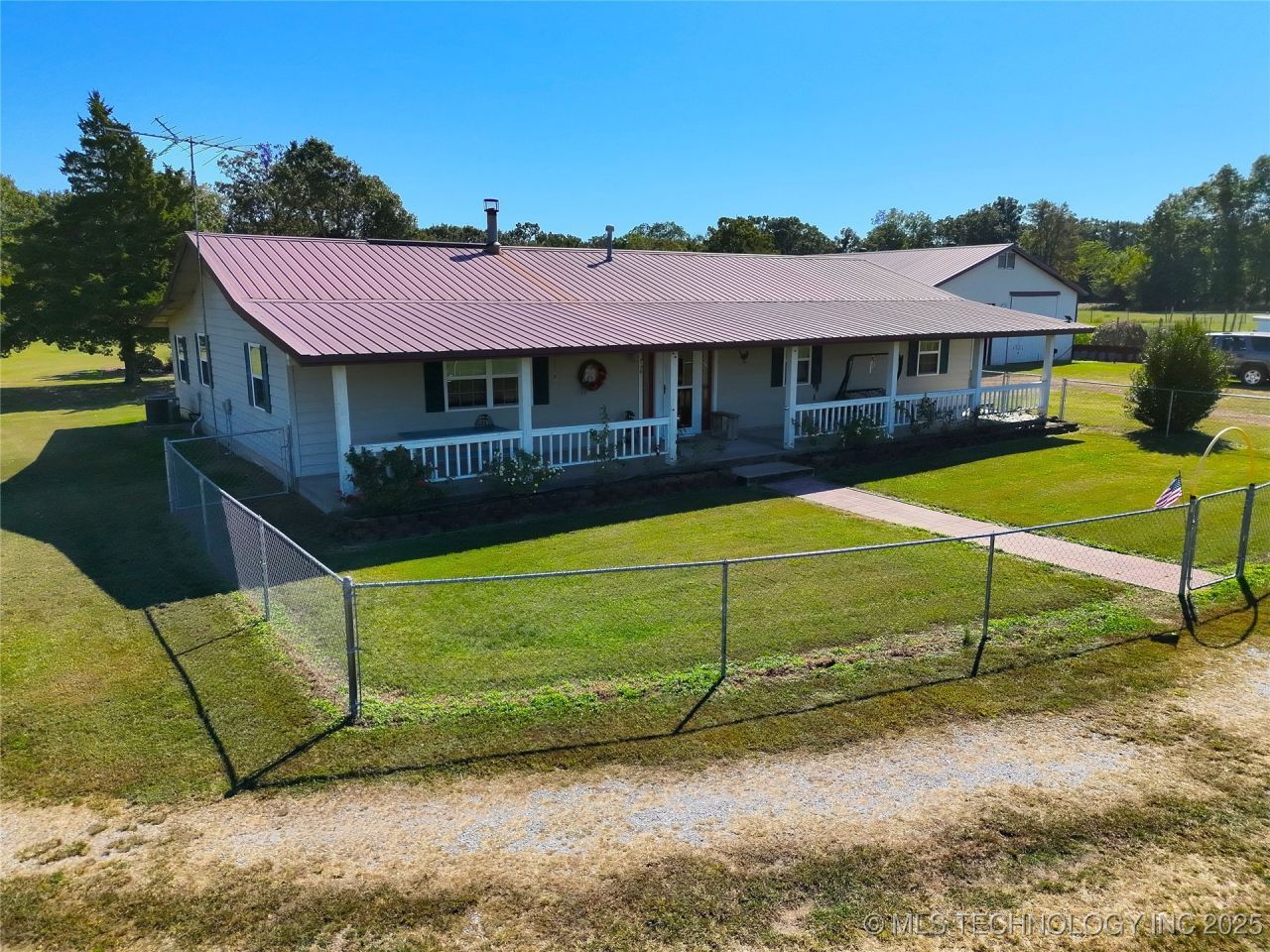 472618 E 775 Road, Stilwell, OK 74960 Main Photo