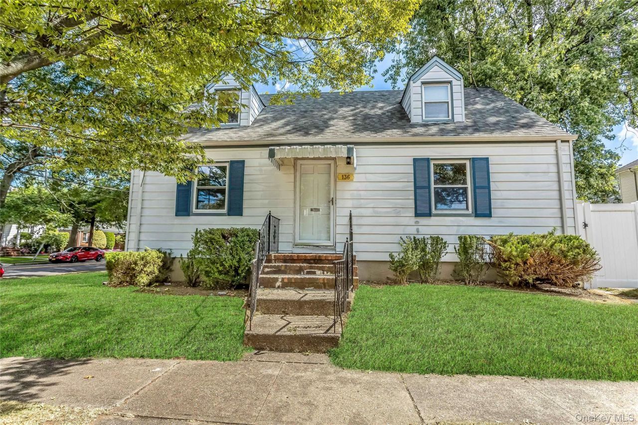 136 N 1st Street New Hyde Park, NY 11040