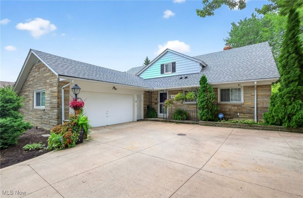 4321 University Parkway, University Heights, OH 44118 Main Photo