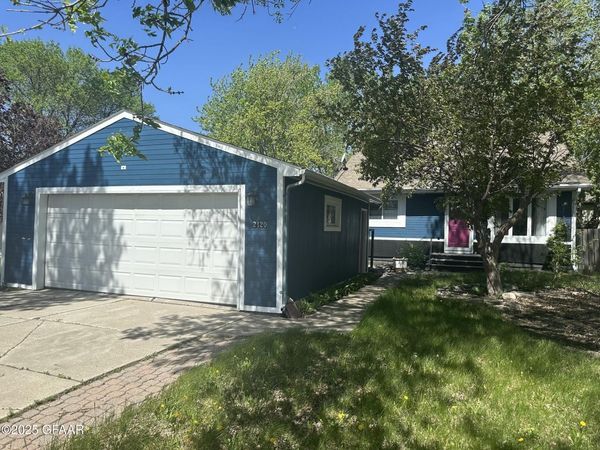 2120 4TH Avenue E, West Fargo, ND 58078