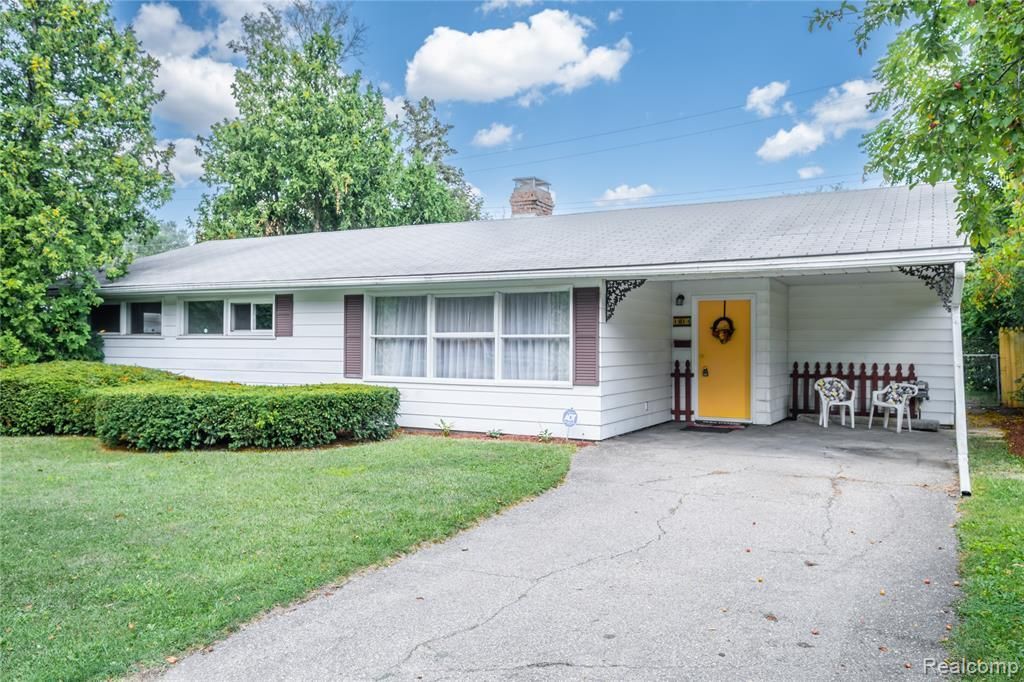 1814 Carmanbrook Parkway, Flint, MI 48507 Main Photo