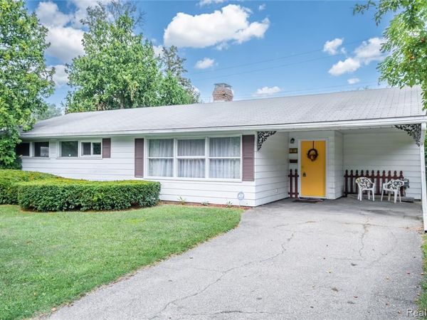 1814 Carmanbrook Parkway, Flint, MI 48507