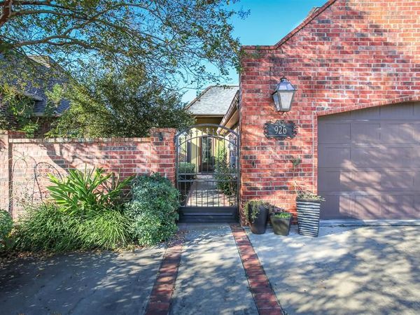 926 Carondelet Street, Lake Charles, LA 70605