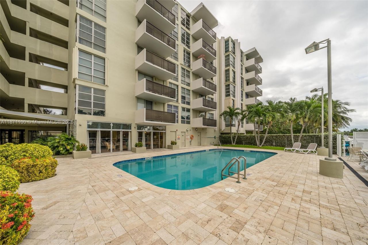 9800 W Bay Harbor Dr, Unit 308, Bay Harbor Islands, FL 33154 Photo