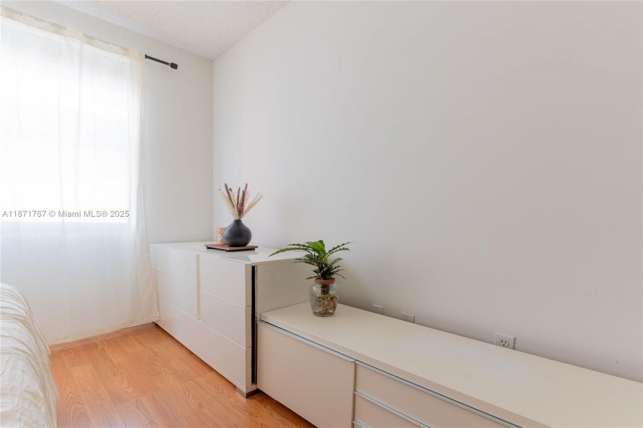 17100 N Bay Rd, Unit PH1912, Sunny Isles Beach, FL 33160 Photo