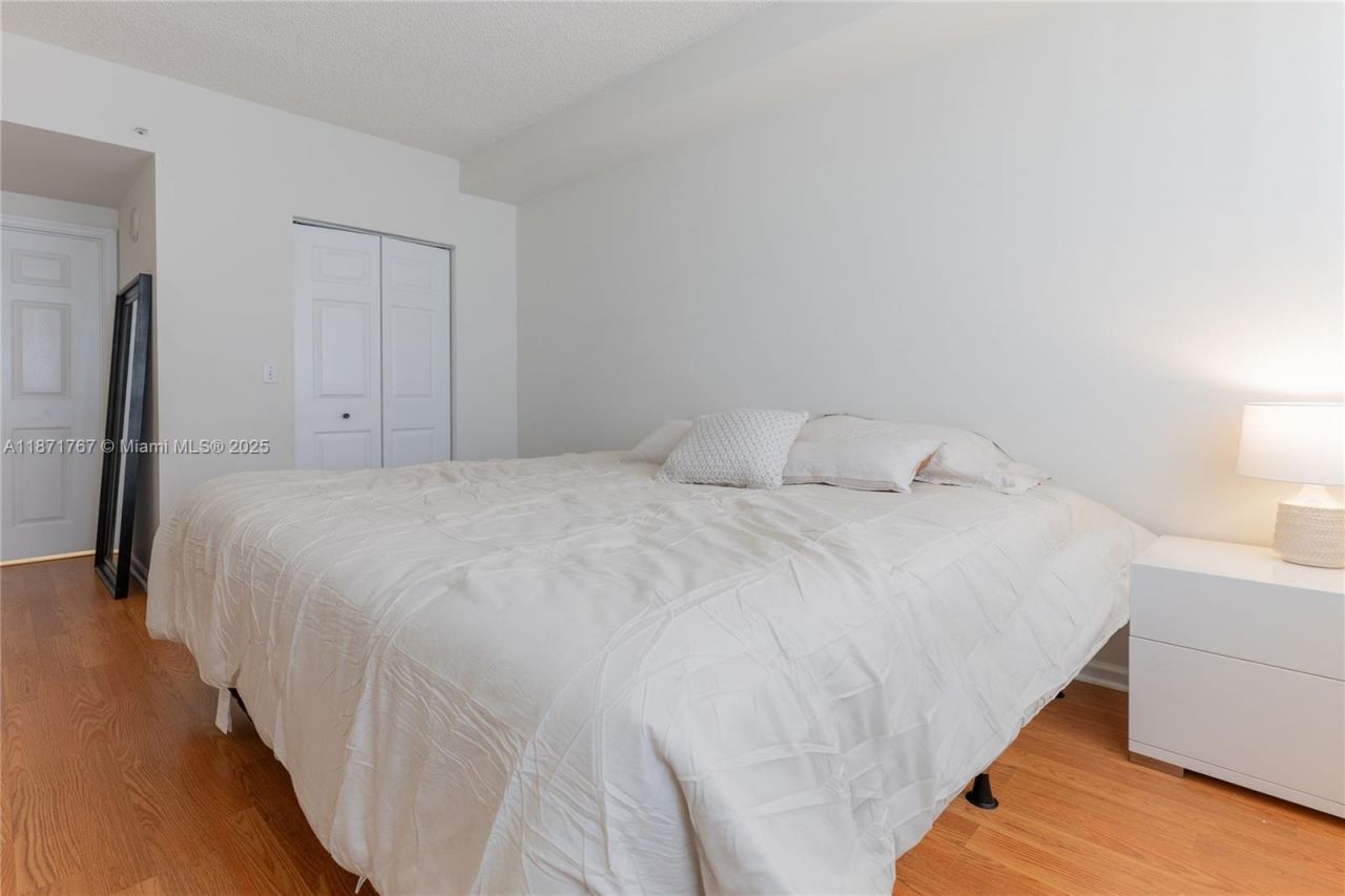 17100 N Bay Rd, Unit PH1912, Sunny Isles Beach, FL 33160 Photo