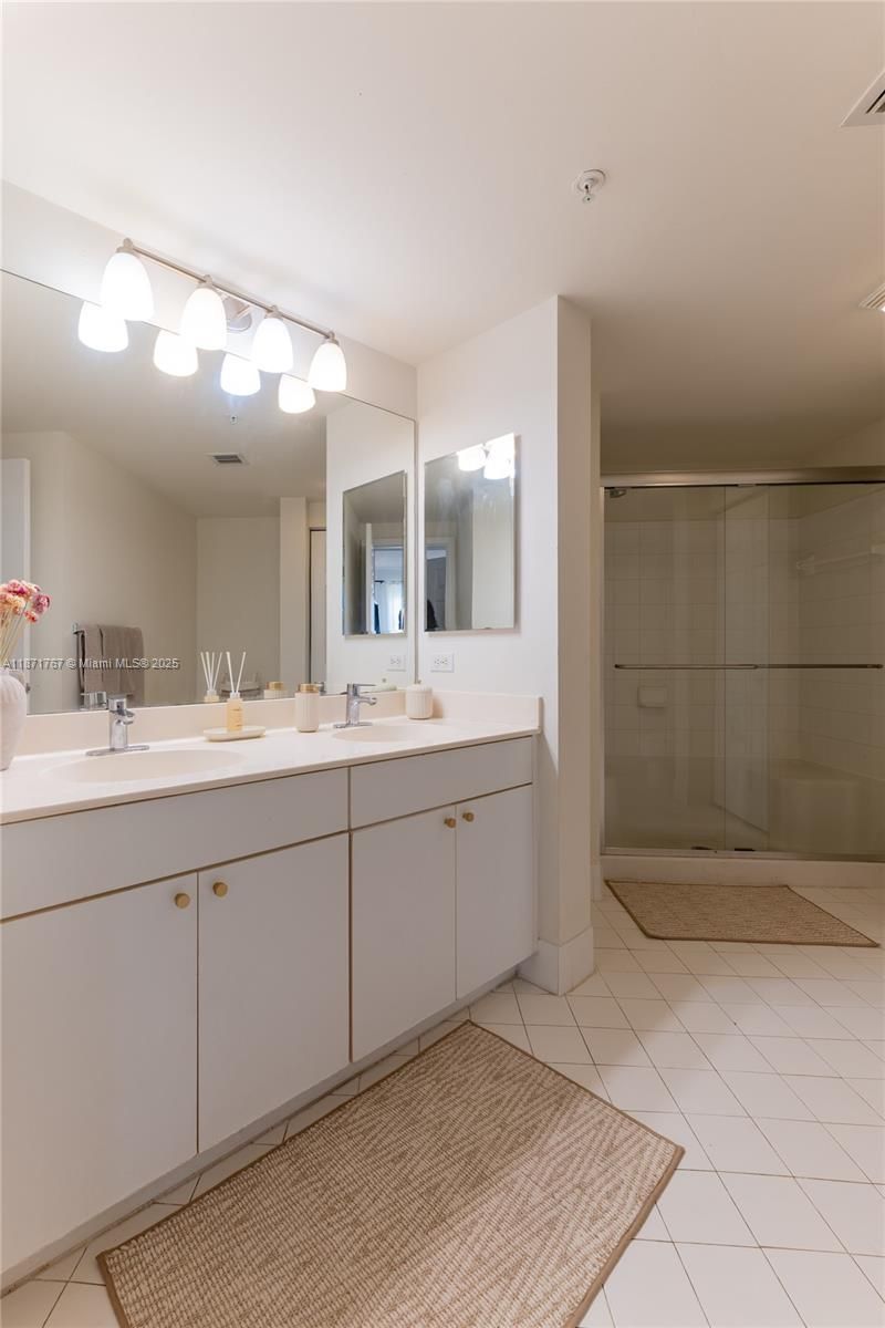 17100 N Bay Rd, Unit PH1912, Sunny Isles Beach, FL 33160 Photo