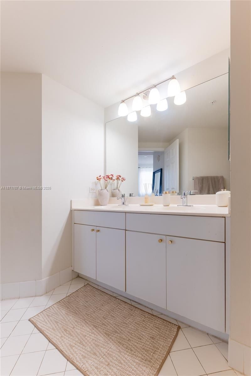 17100 N Bay Rd, Unit PH1912, Sunny Isles Beach, FL 33160 Photo