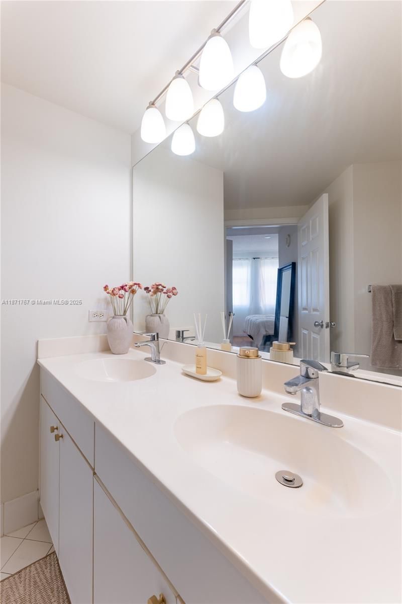 17100 N Bay Rd, Unit PH1912, Sunny Isles Beach, FL 33160 Photo