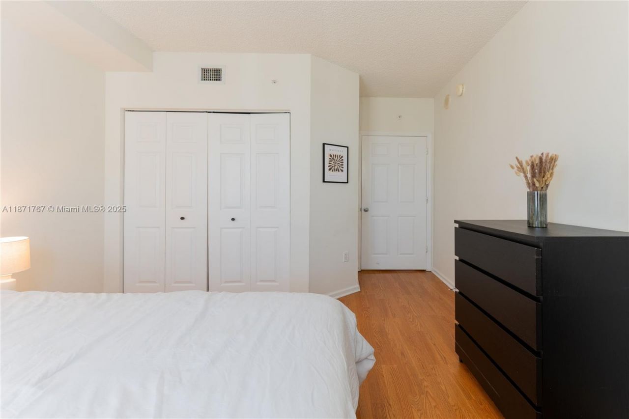 17100 N Bay Rd, Unit PH1912, Sunny Isles Beach, FL 33160 Photo