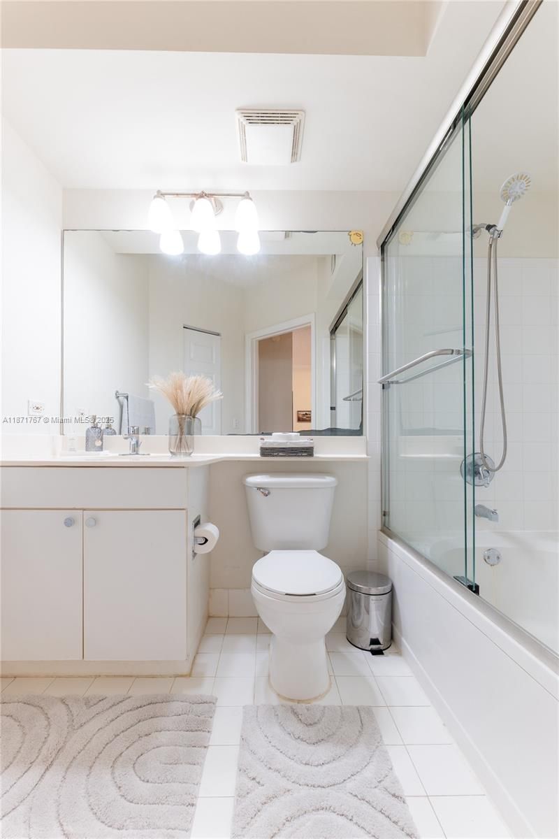 17100 N Bay Rd, Unit PH1912, Sunny Isles Beach, FL 33160 Photo