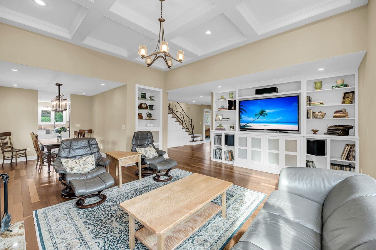 2224 Shoreline Drive Photo 8