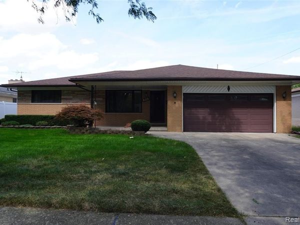 8115 BUSCH, Center Line, MI 48015