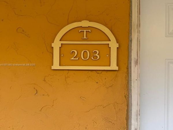17901 NW 68th Ave, Unit T203, Hialeah, FL 33015
