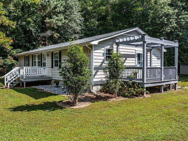 563 Coach Point, Hartfield, VA 23071