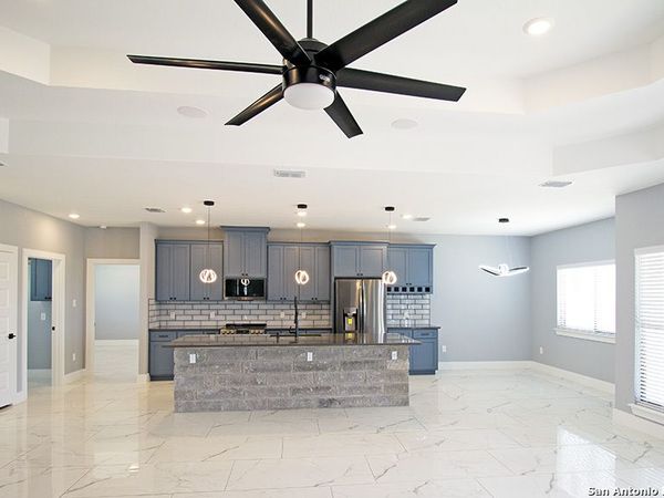 792 Lake Valley, La Vernia, TX 78121