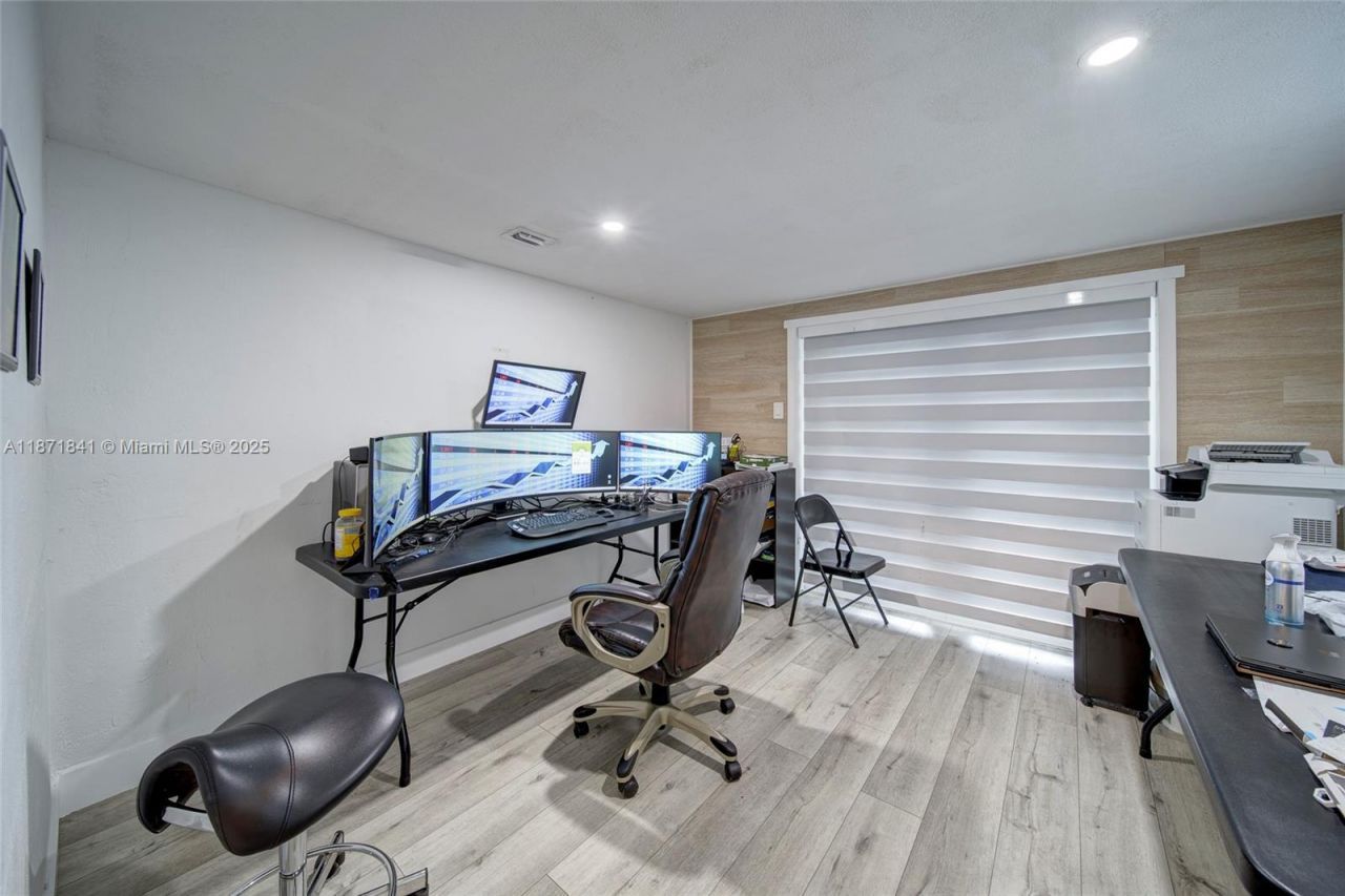 1070 NW 132nd St, North Miami, FL 33168 Photo