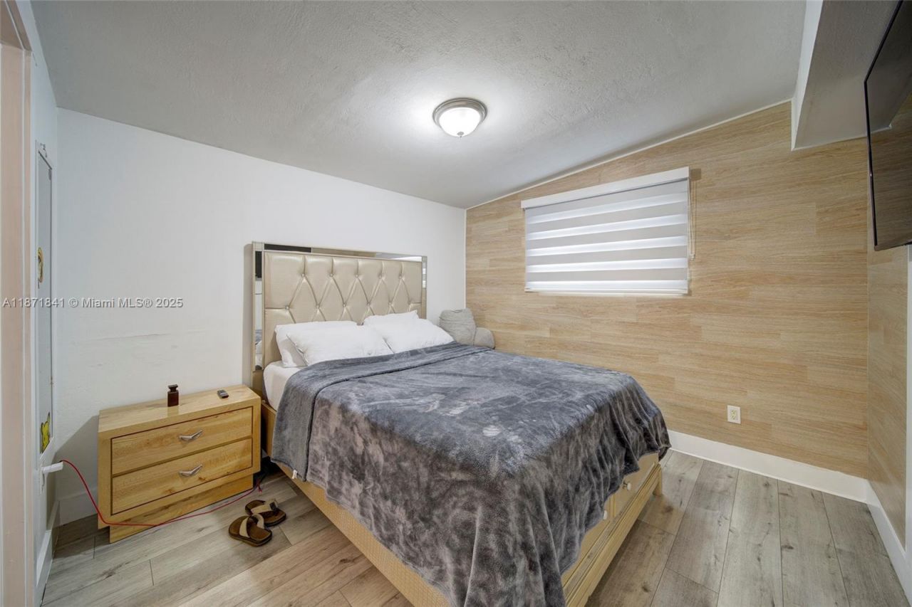 1070 NW 132nd St, North Miami, FL 33168 Photo