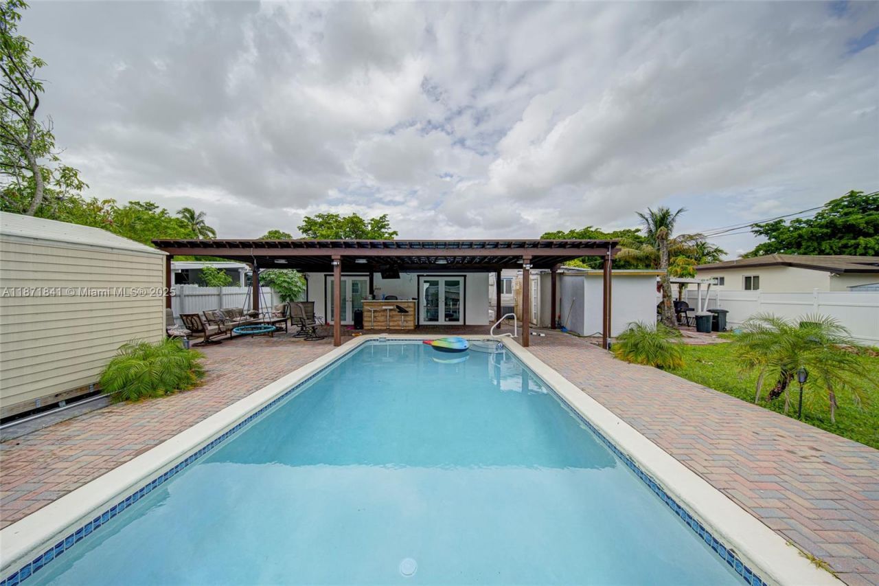 1070 NW 132nd St, North Miami, FL 33168 Photo