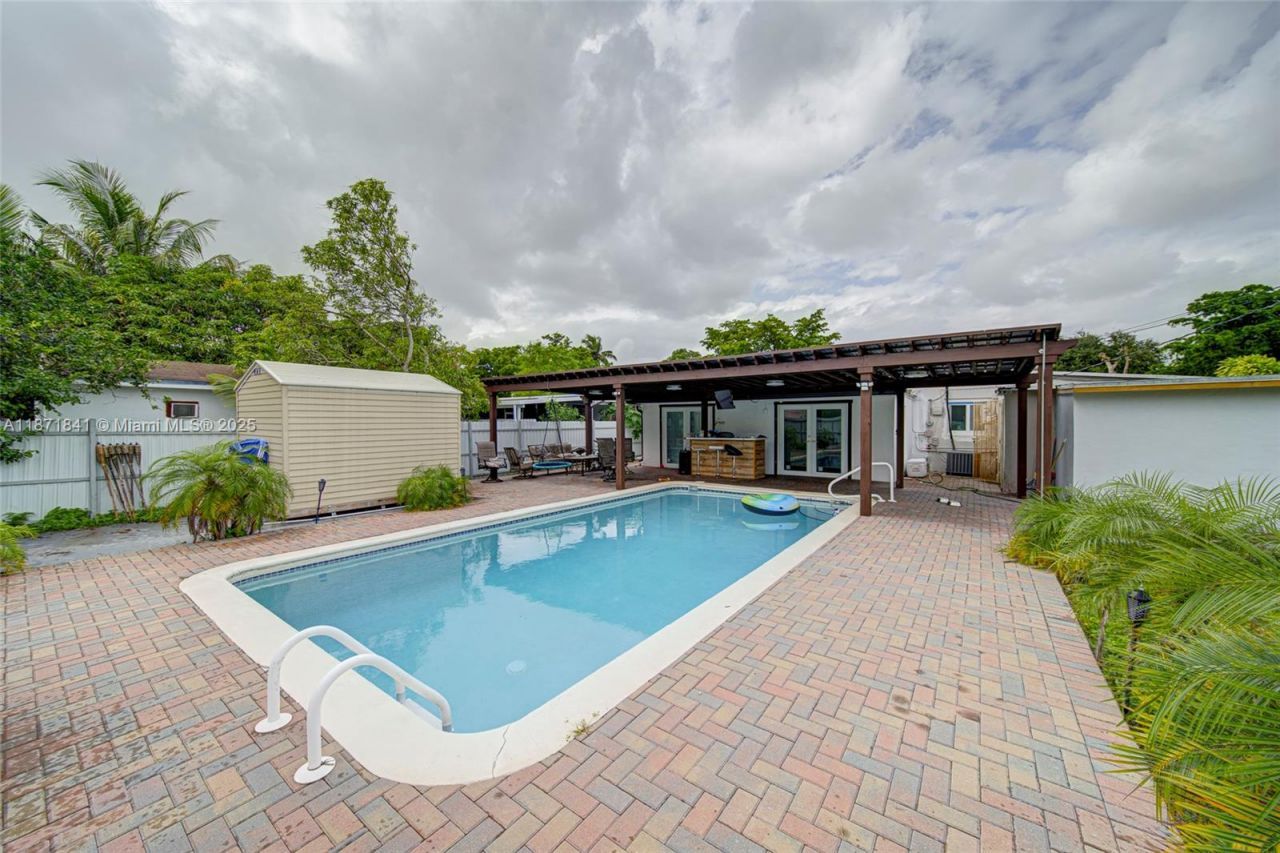 1070 NW 132nd St, North Miami, FL 33168 Photo