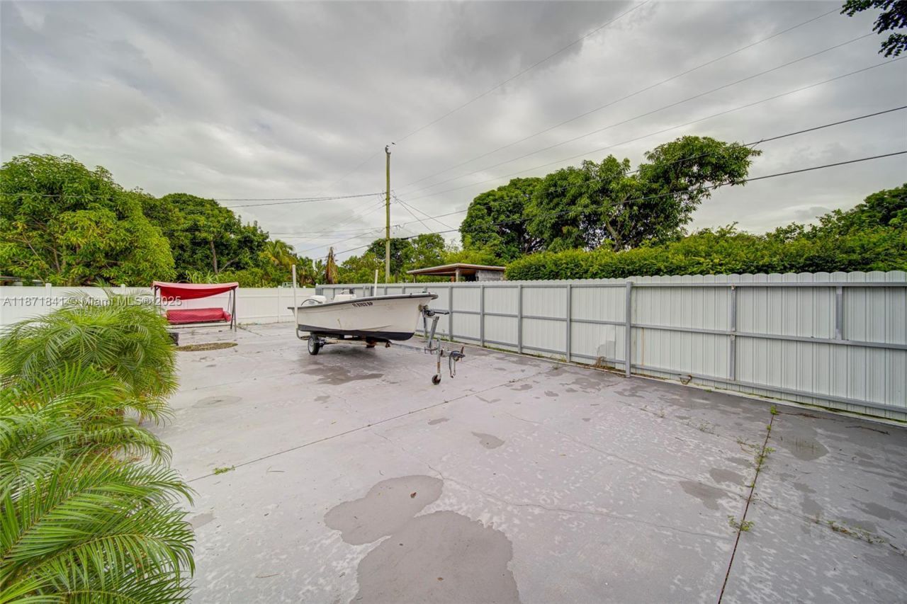 1070 NW 132nd St, North Miami, FL 33168 Photo