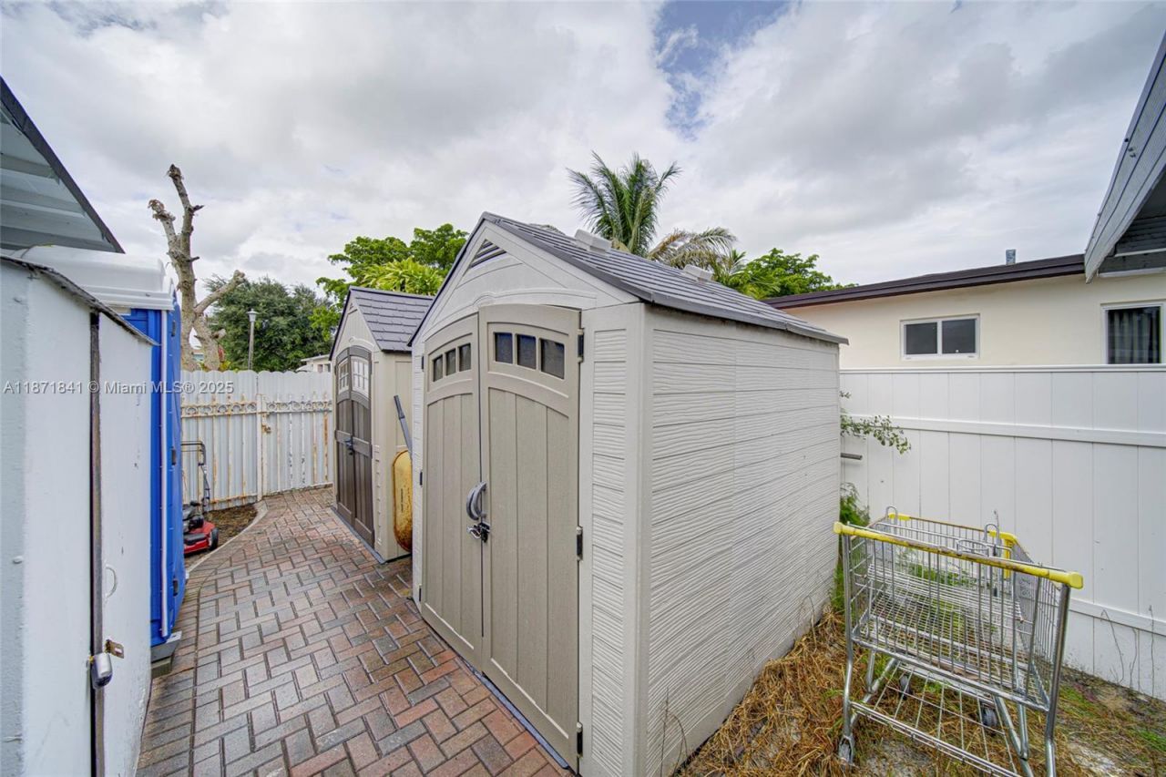 1070 NW 132nd St, North Miami, FL 33168 Photo