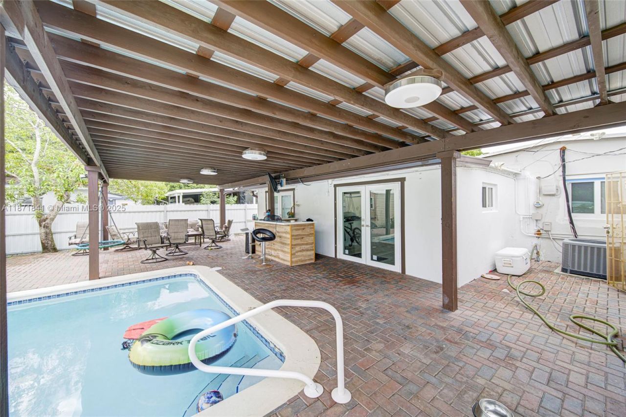 1070 NW 132nd St, North Miami, FL 33168 Photo