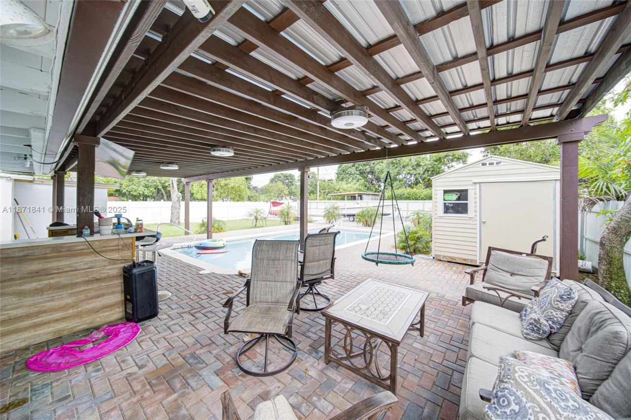 1070 NW 132nd St, North Miami, FL 33168 Photo