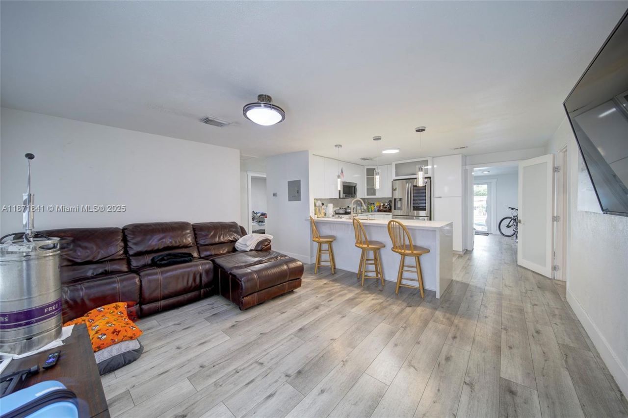 1070 NW 132nd St, North Miami, FL 33168 Photo