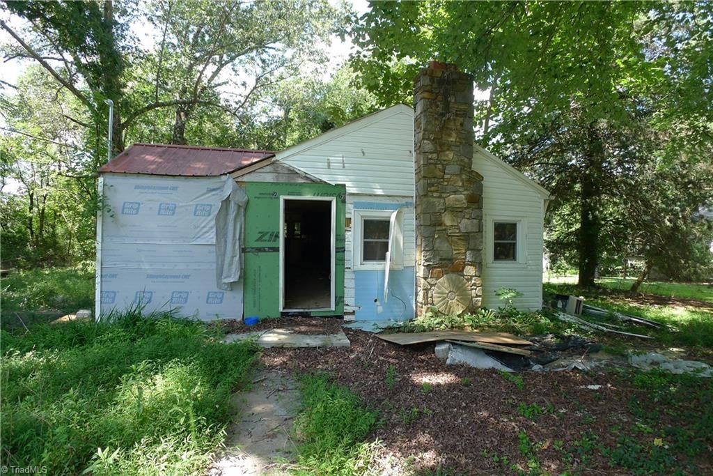 115 N Arlington Avenue, Jonesville, NC 28642 Main Photo