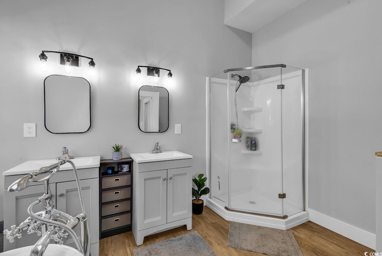 3090 Bay View Dr. Photo 11