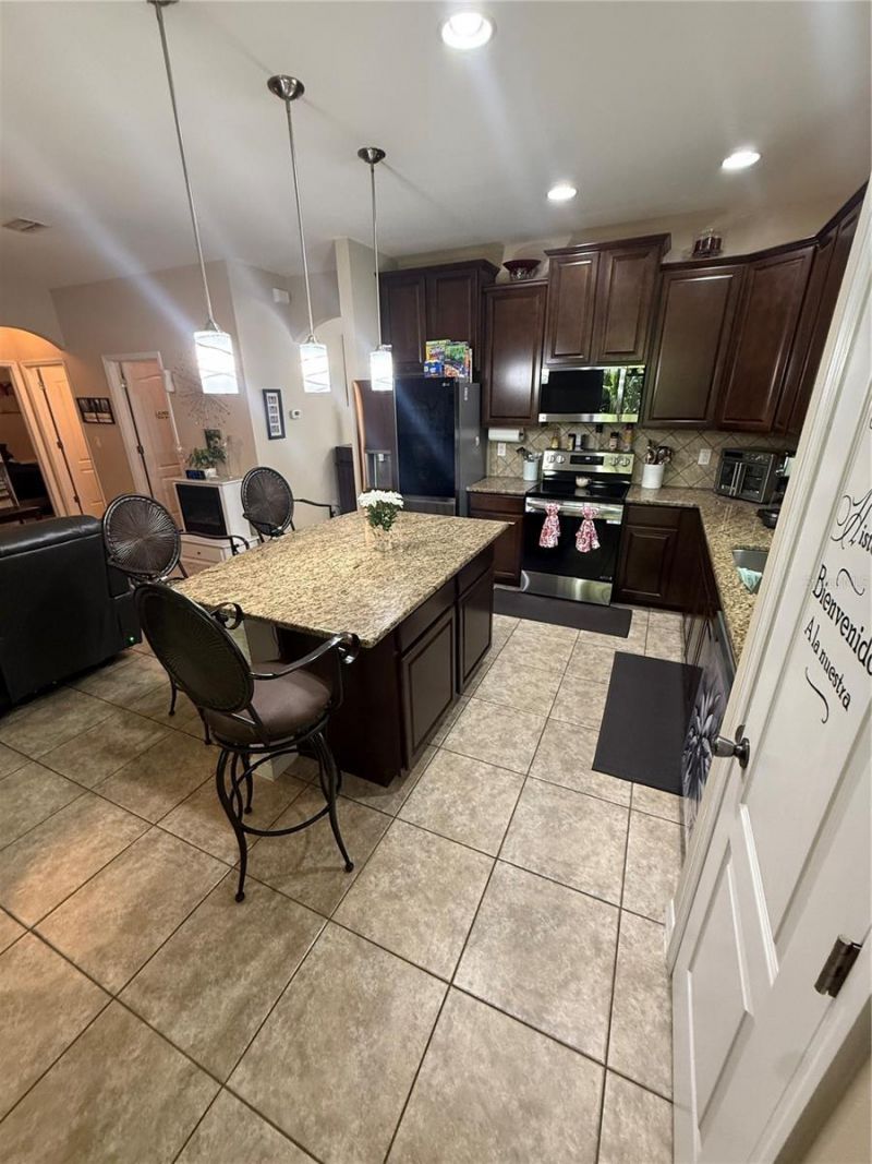 6121 35th Court E, Bradenton, FL 34203 Photo