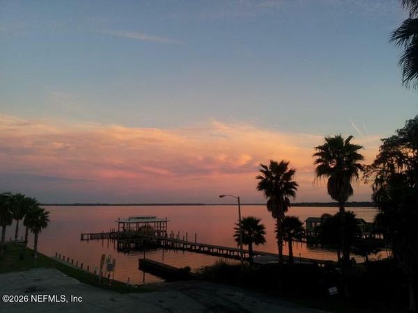 10 CENTRAL Avenue, Crescent City, FL 32112