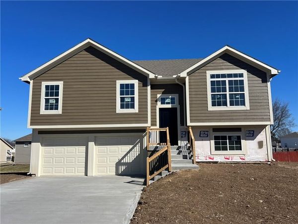 12709 Applewood Drive, Grandview, MO 64030