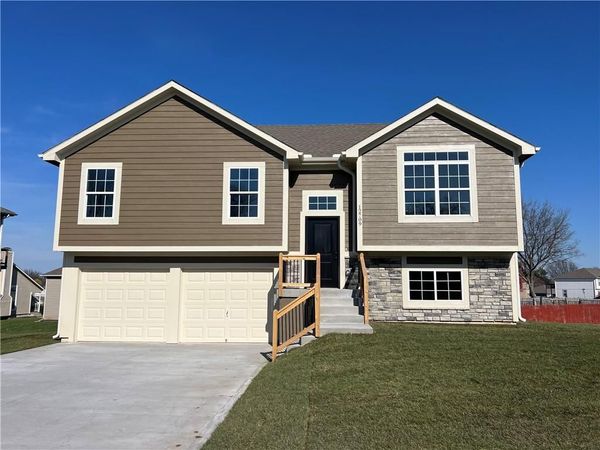 12709 Applewood Drive, Grandview, MO 64030