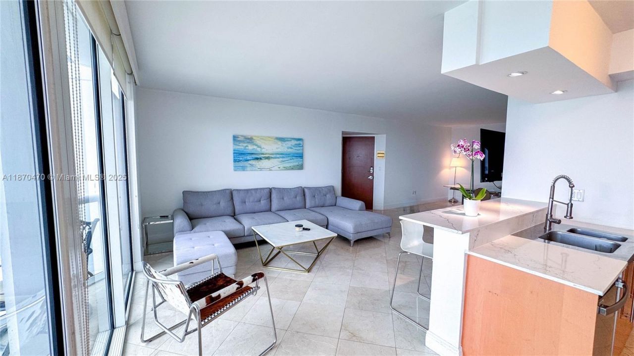 6365 Collins Ave, Unit 3811, Miami Beach, FL 33141 Photo